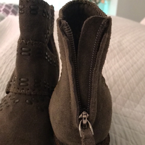 New Sbicca Vintage Collection Olive Forest Green Suede Bootie Ankle Boot Cut … - Picture 9 of 14